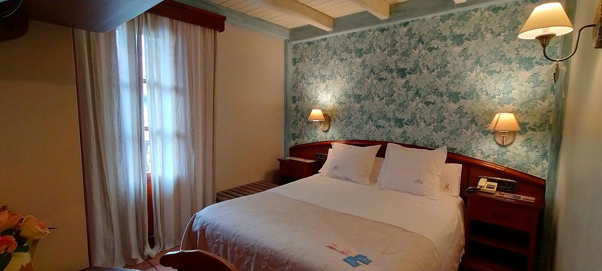 Habitación de matrimonio con ducha