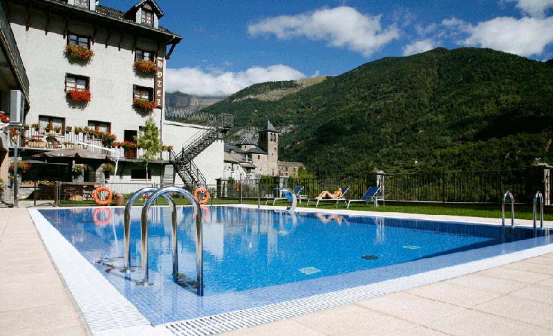 Piscina del Hotel Villa de Torla